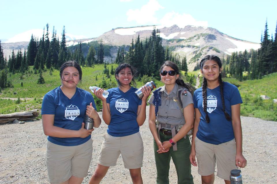 Latino Outdoors all-girl Trail Team