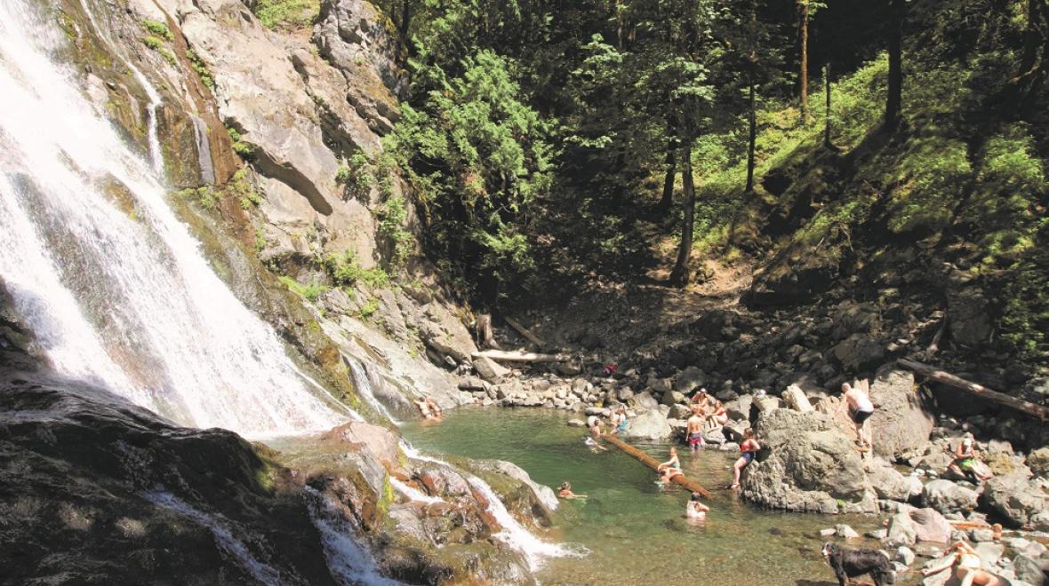 Rocky Brook Falls kid-friendly swimming hole in Washington