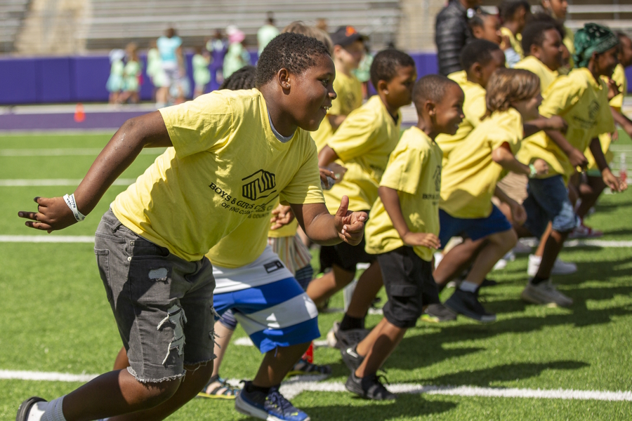 boys running in a race with the Boys and Girls Clubs