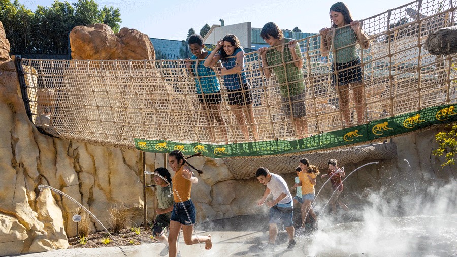 kids cooling off on a warm winter vacation in San Diego