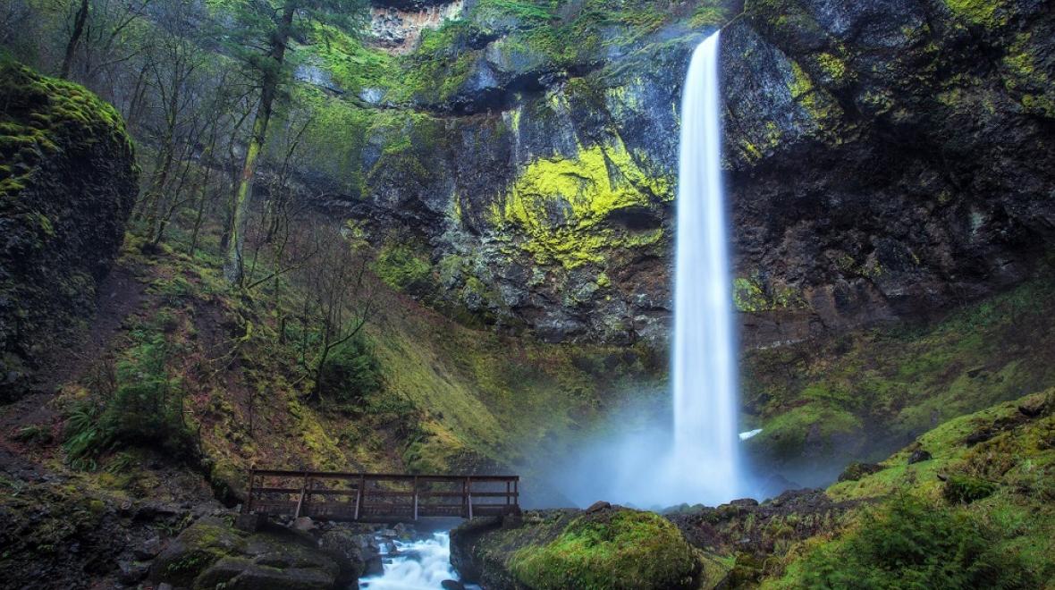 Columbia-River-Gorge-natural-wonders-pacific-northwest-see-with-kids