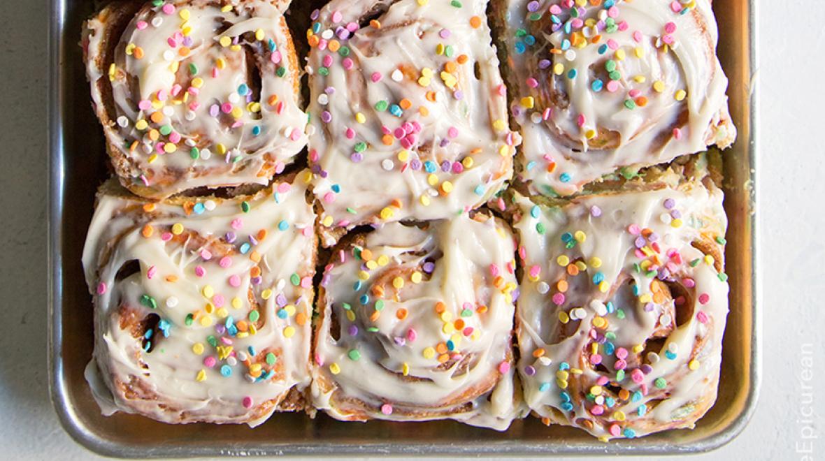 funfetti cinnamon rolls