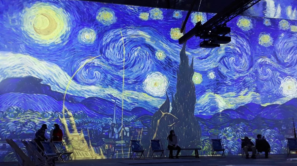 van gogh starry night projector