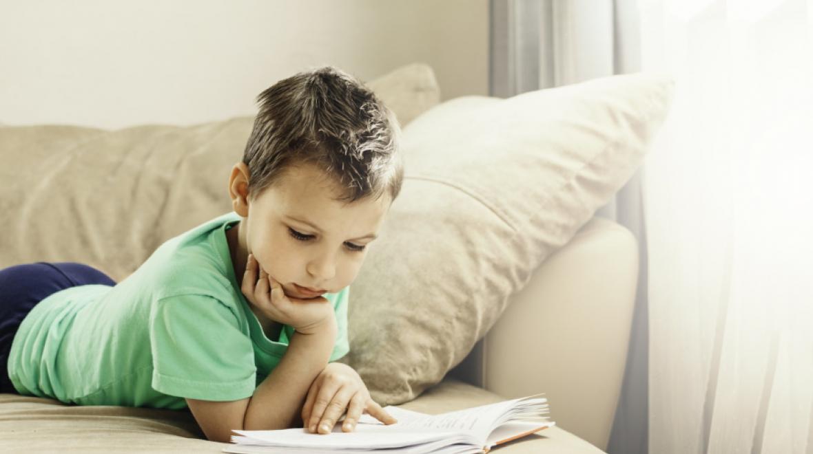 kid-reading-book