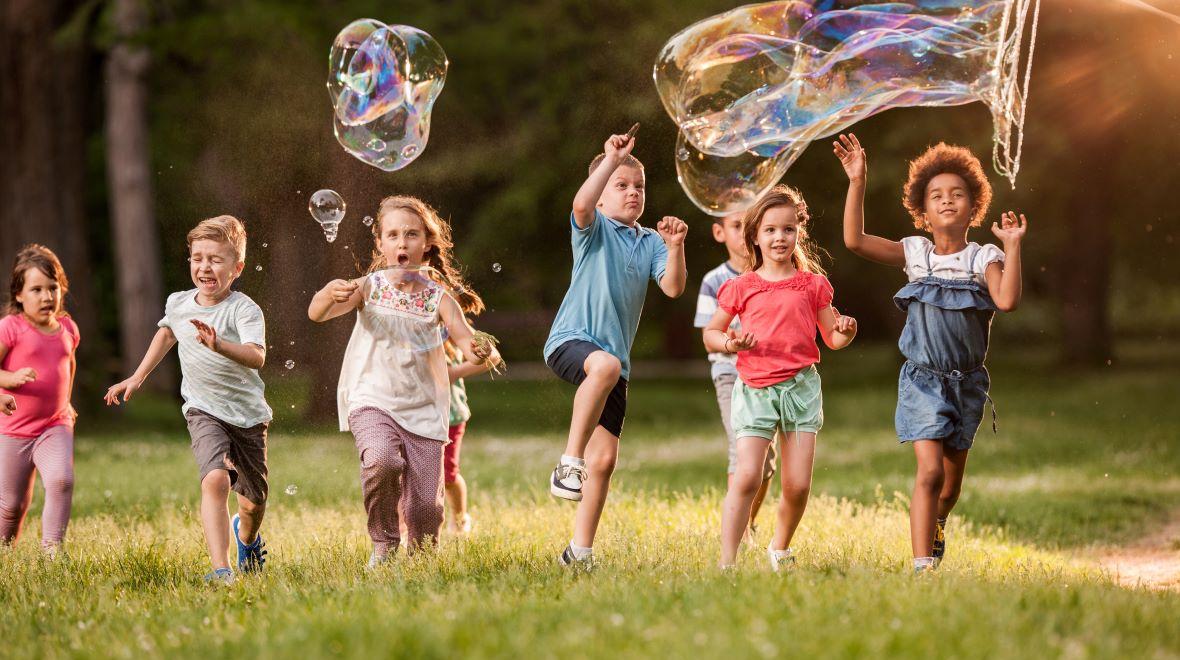 Kids playing outside with big bubbles enjoying one of Seattle's many free things to do this month