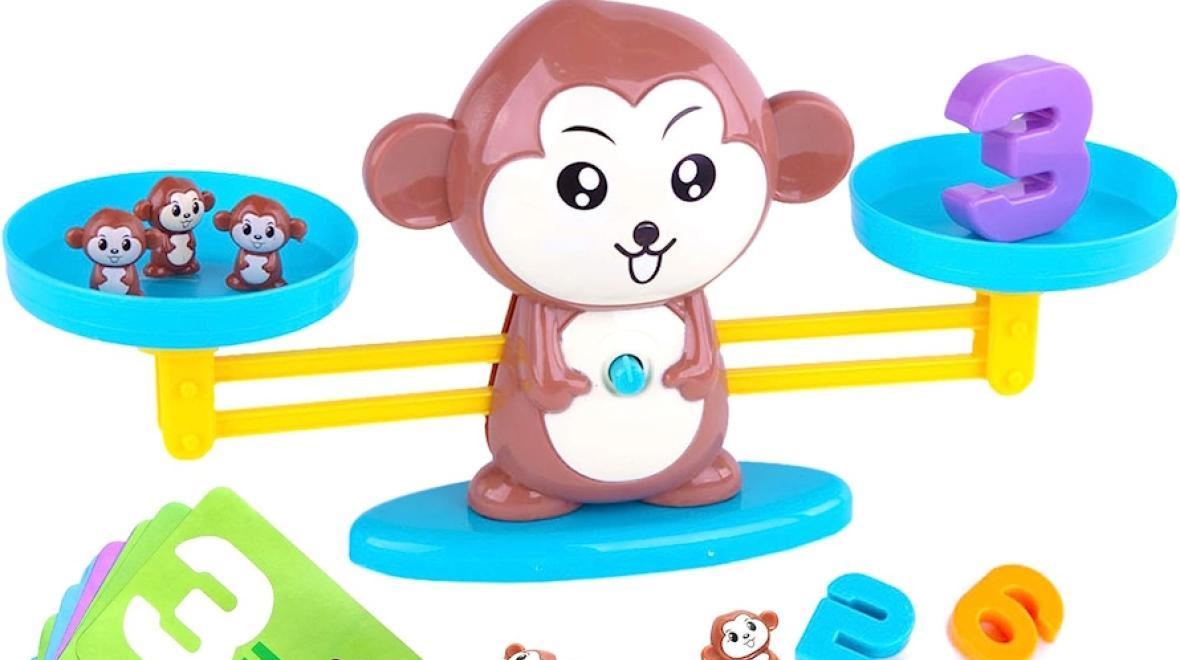 Money balance math game is a good educational toy for preschoolers