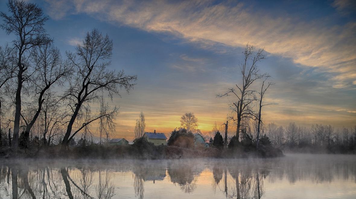 sunrise on the Snohomish River