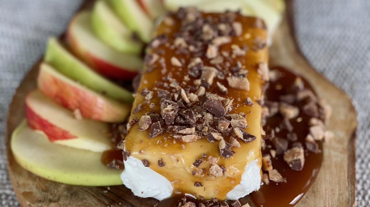 Carmel apple cream cheese spread and apple slices 