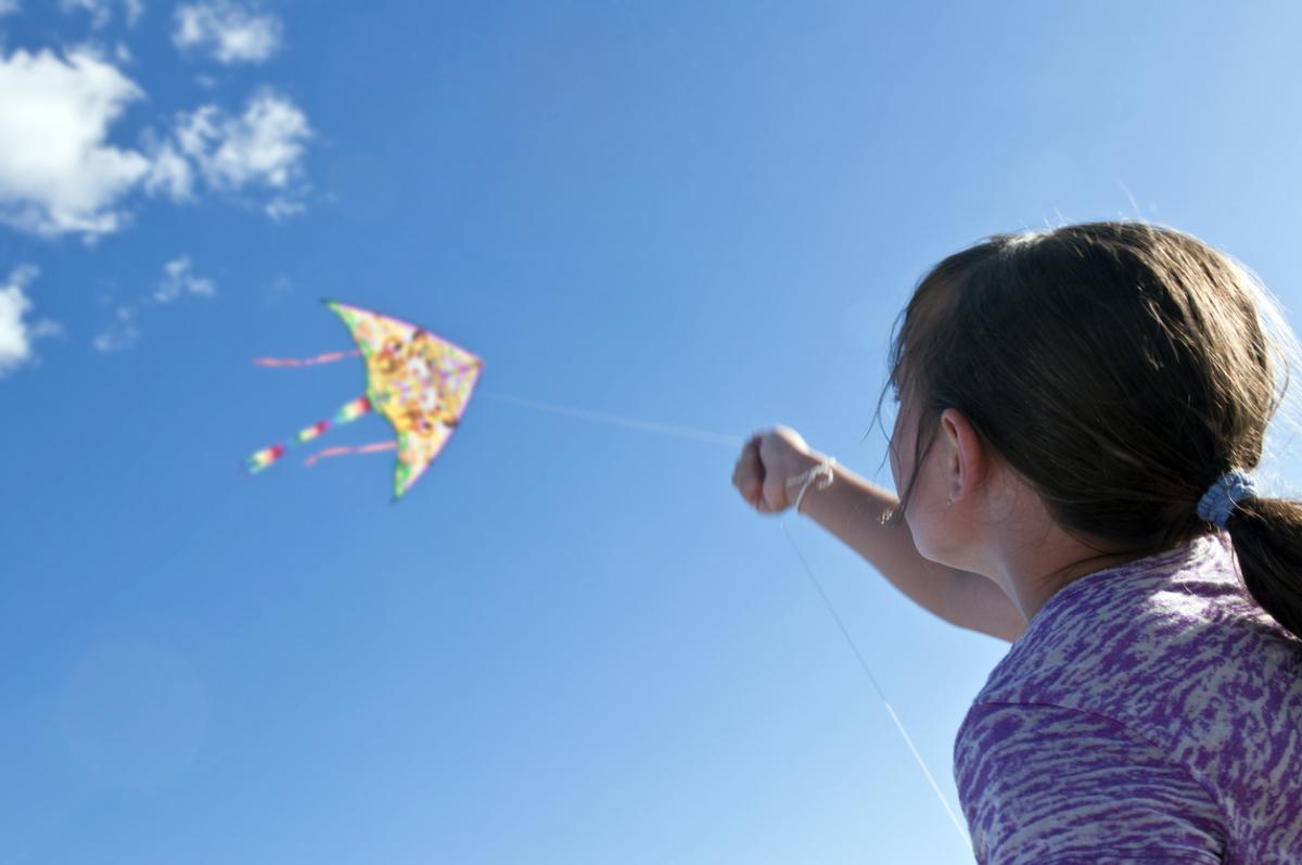 I will fly a kite next monday. People can Fly.