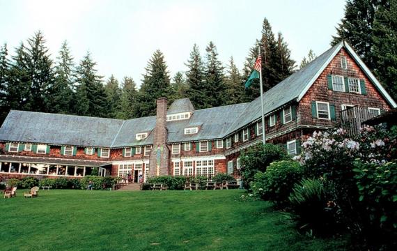 Lake Quinault Lodge is a Pacific Northwest lodge the family will enjoy
