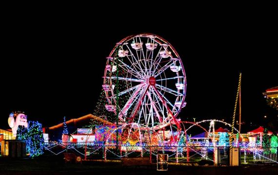 Holiday Magic Ferris wheel in Puyallup, one of the many things to do this weekend near Seattle with kids