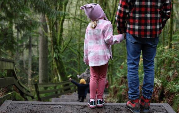 family hike to take on winter break in Seattle 