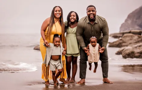 Instagram influencer Tash Haynes and her family pose for a portrait on the Oregon Coast. Credit: Velvet Own Photography