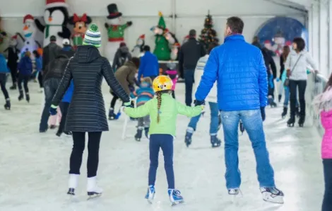 Seattle ice skating this season includes Bellevue Downtown Ice Rink where families and kids ice skate