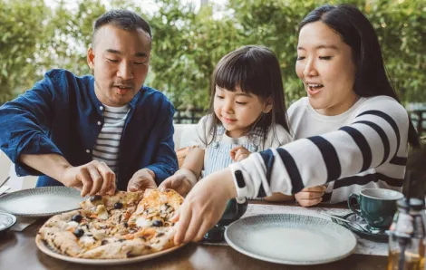 Family enjoying pizza at one of the best Seattle pizza places