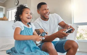 dad and daughter play video games