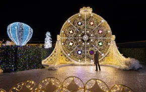 Enchant Christmas light maze in Seattle, a fun weekend activity for families