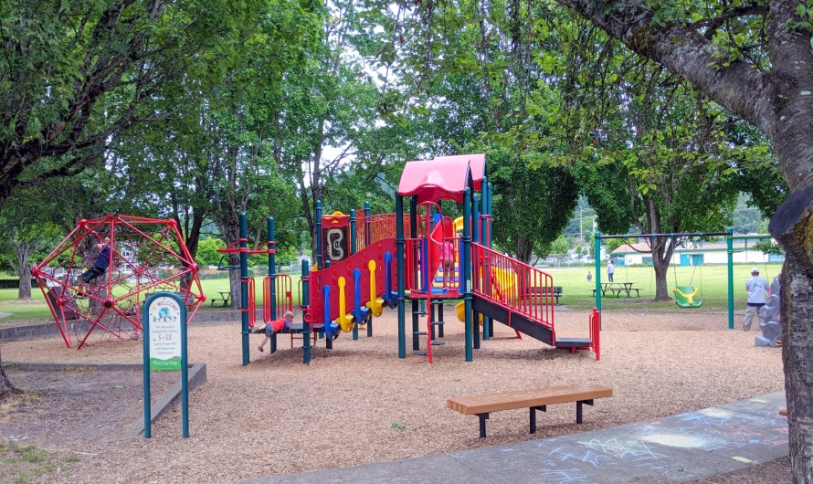 Depot-Park-Issaquah-best-eastside-parks-for-tots-trains-parents-fun
